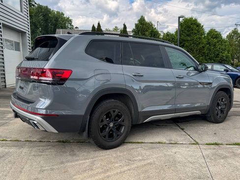 Used 2024 Volkswagen Atlas Peak Edition SEL AWD/4WD image 3