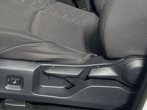 Used 2025 Toyota Tacoma SR image 15