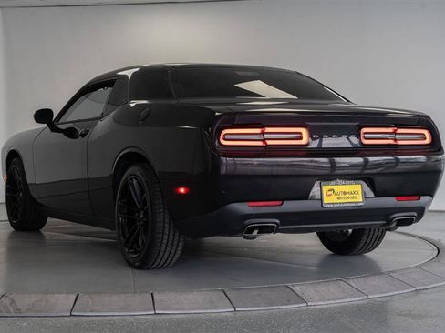 Used 2017 Dodge Challenger SXT image 5
