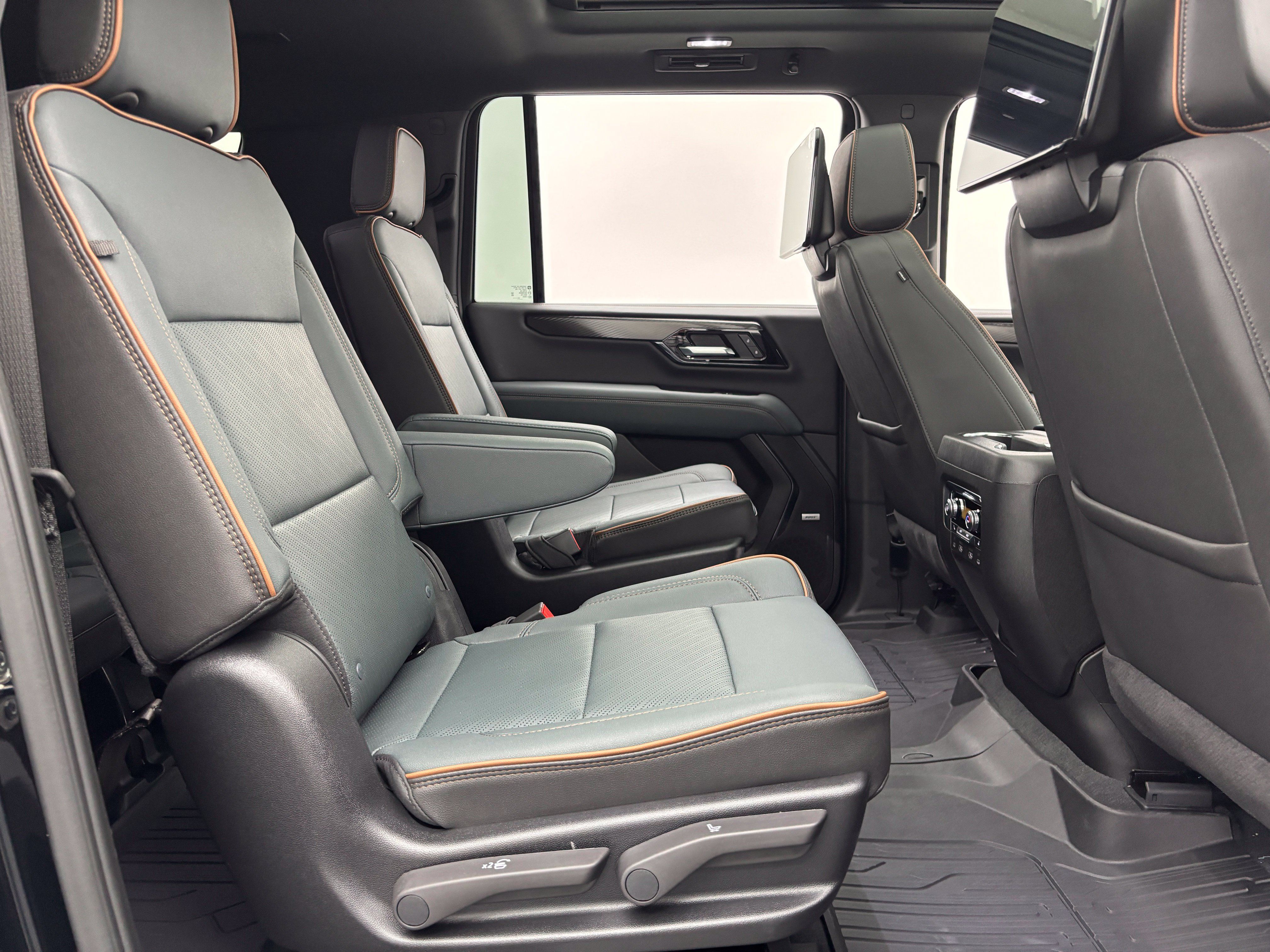 New 2026 GMC Yukon XL AT4 w/ AT4 Premium Plus Package AWD/4WD image 43