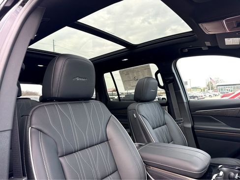 New 2026 Buick Enclave Avenir w/ Super Cruise Package AWD/4WD image 5