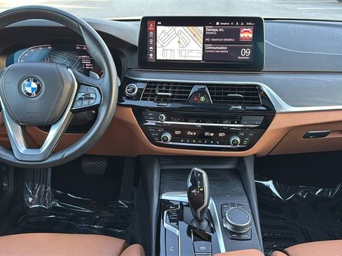 Used 2023 BMW 540i w/ Premium Package image 33