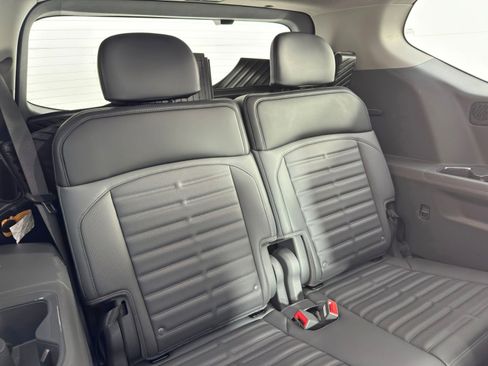 Used 2024 Kia EV9 Land image 40