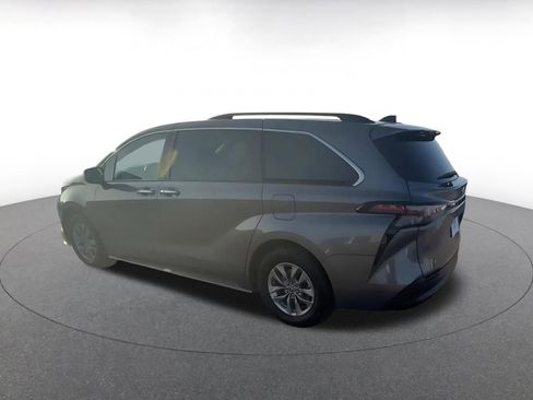 Used 2024 Toyota Sienna XLE image 9
