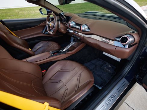 Used 2021 Ferrari 812 GTS image 49