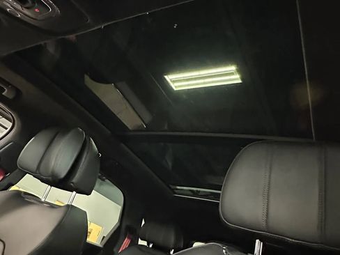 Used 2021 Bentley Bentayga image 21