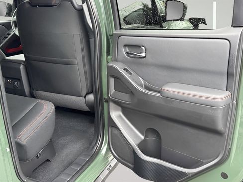 Used 2022 Nissan Frontier PRO-4X image 30