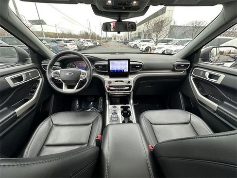 Certified 2022 Ford Explorer XLT w/ Equipment Group 202A image 16