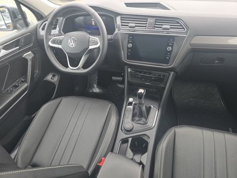 Certified 2024 Volkswagen Tiguan SE AWD/4WD image 19