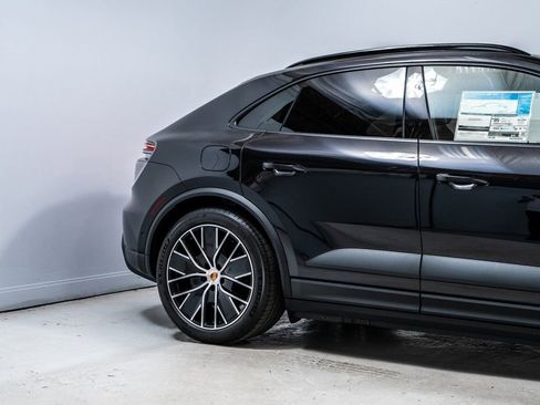 New 2026 Porsche Macan 4 Electric image 11