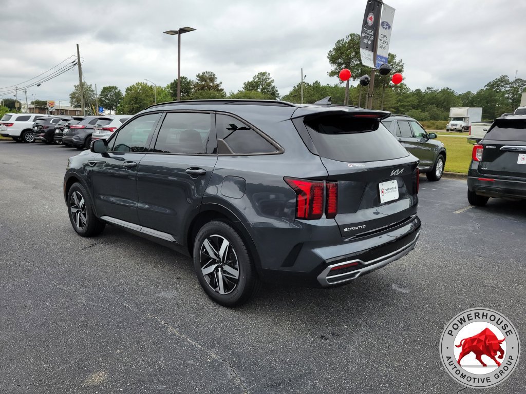 Used 2023 Kia Sorento EX w/ Panoramic Sunroof Package FWD image 4