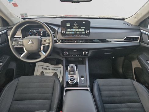 Used 2023 Mitsubishi Outlander SE image 10