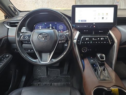 Used 2023 Toyota Venza Limited image 17