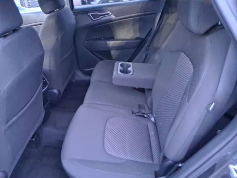 Used 2024 Kia Sportage LX image 10