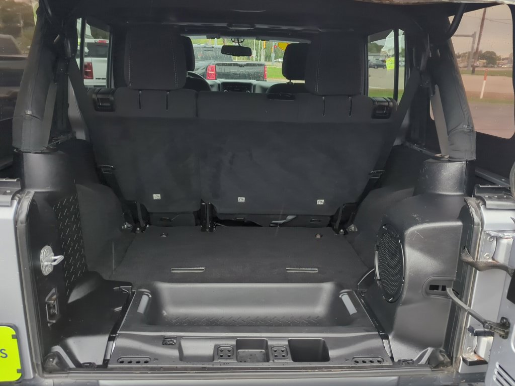 Used 2013 Jeep Wrangler Unlimited Sahara w/ Connectivity Group AWD/4WD image 28