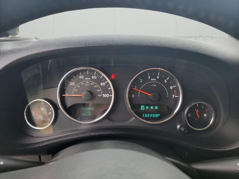 Used 2015 Jeep Wrangler Unlimited Sahara w/ Connectivity Group image 13