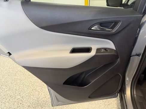 Used 2018 Chevrolet Equinox LT FWD image 25