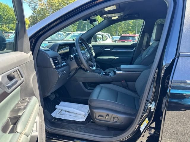 Used 2026 GMC Terrain AT4 w/ LPO, Floor Liner Package AWD/4WD image 13