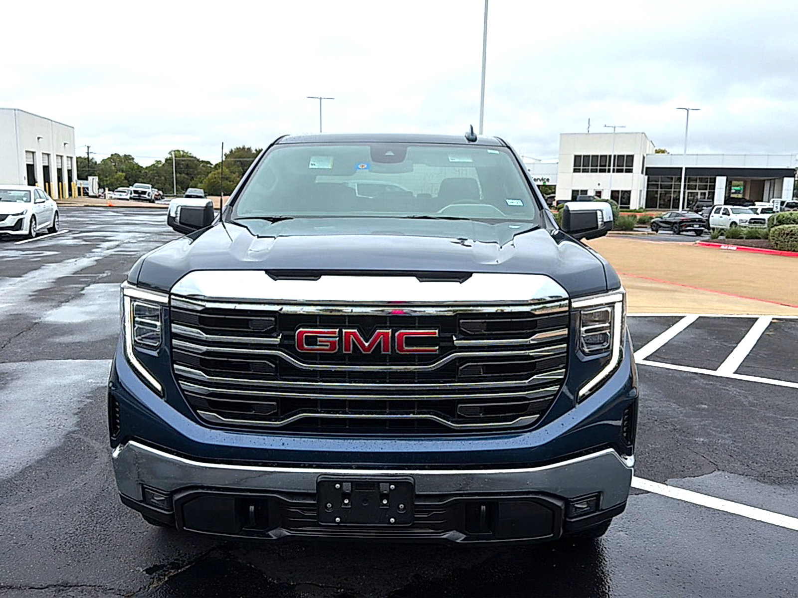 Used 2023 GMC Sierra 1500 SLT AWD/4WD image 2