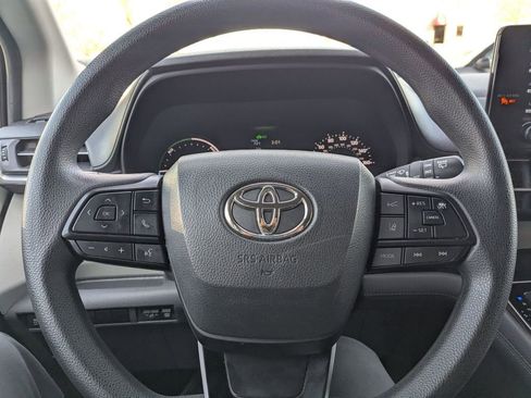 Used 2024 Toyota Sienna LE image 14