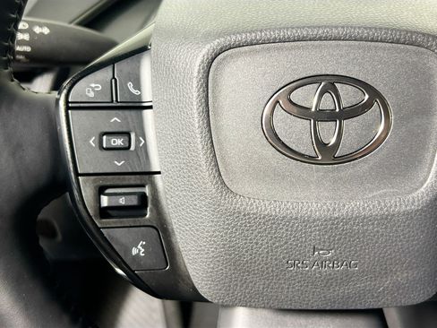Used 2024 Toyota Prius XLE FWD image 18