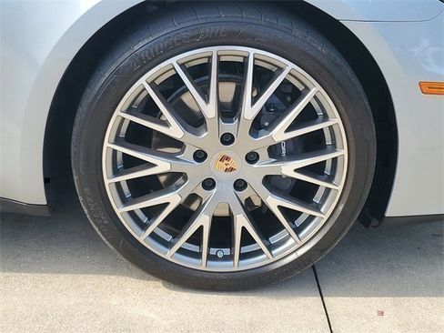 Certified 2024 Porsche Panamera image 14