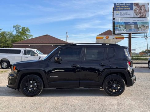 Used 2020 Jeep Renegade Latitude w/ Cold Weather Group FWD image 12