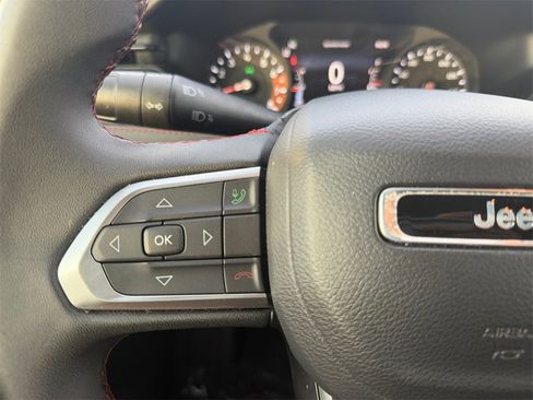 Used 2024 Jeep Compass Trailhawk image 23