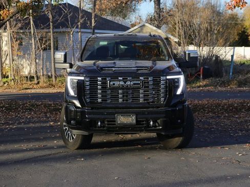 Used 2025 GMC Sierra 2500 Denali Ultimate image 2