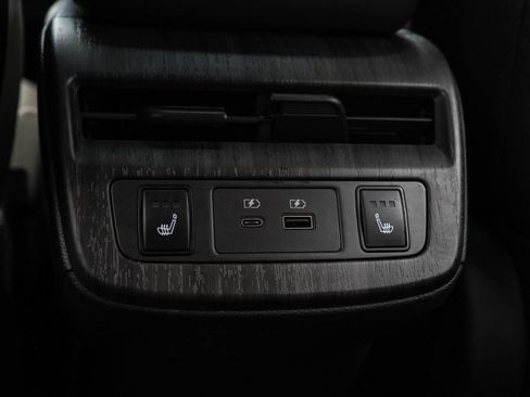 Used 2023 Nissan Ariya AWD image 17