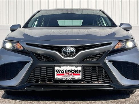 Used 2022 Toyota Camry SE w/ Cold Weather Package image 3