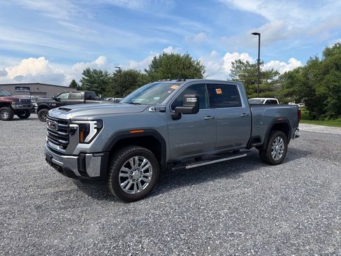 Used 2024 GMC Sierra 2500 SLE w/ SLE Value Package AWD/4WD image 2