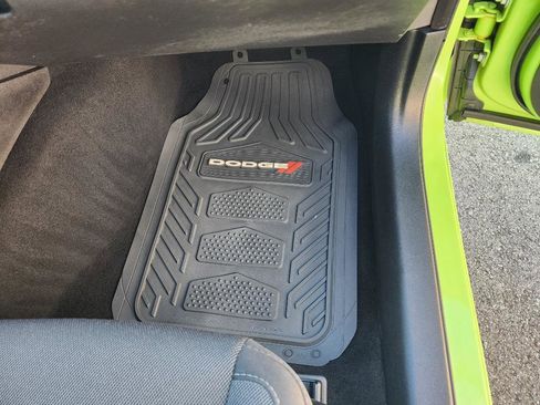 Used 2019 Dodge Charger SXT image 13