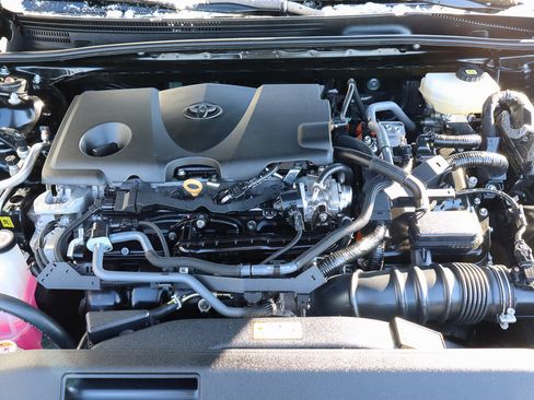 Used 2025 Toyota Camry SE image 18