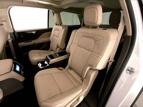 Used 2023 Lincoln Aviator Reserve w/ Equipment Group 201A image 13