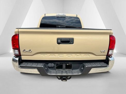 Used 2020 Toyota Tacoma SR5 AWD/4WD image 6