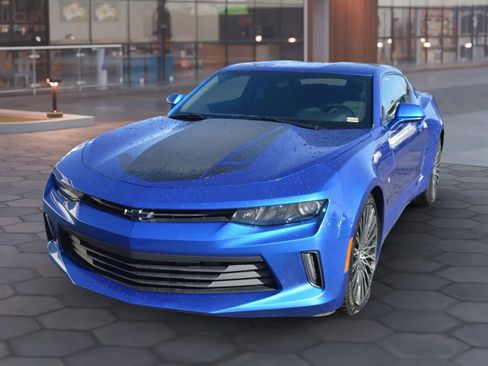 Used 2018 Chevrolet Camaro LT image 2