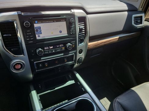 Used 2018 Nissan Titan SL RWD image 13