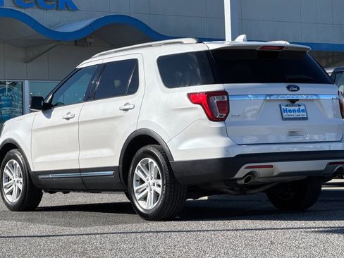 Used 2017 Ford Explorer XLT w/ Equipment Group 202A image 3
