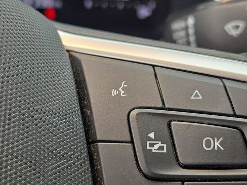Used 2024 Volkswagen Jetta SE FWD image 27