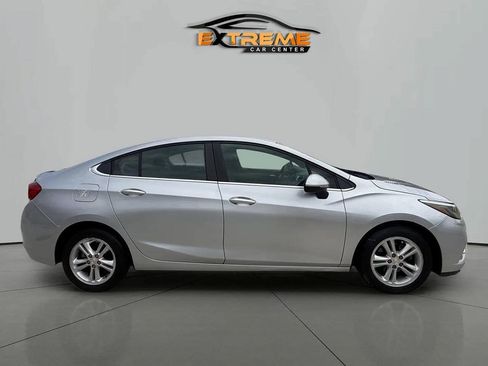 Used 2017 Chevrolet Cruze LT FWD image 7
