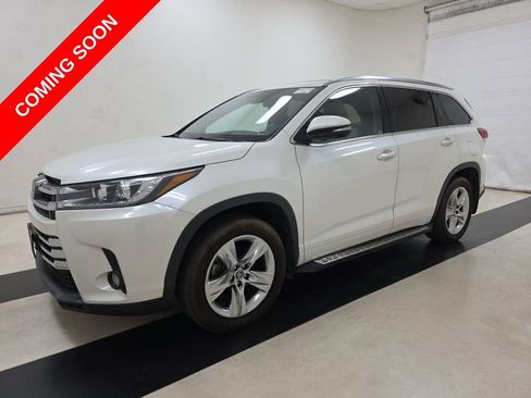 Used 2017 Toyota Highlander Limited w/ Carpet Mat Package AWD/4WD image 2