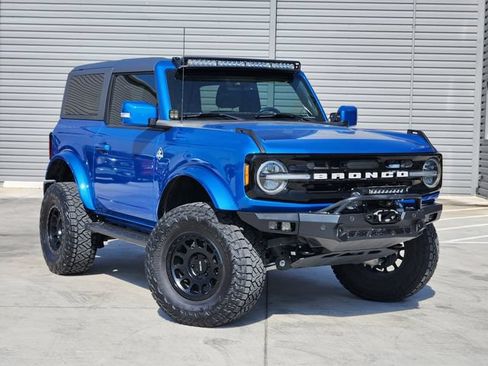 Used 2023 Ford Bronco Outer Banks AWD/4WD image 2