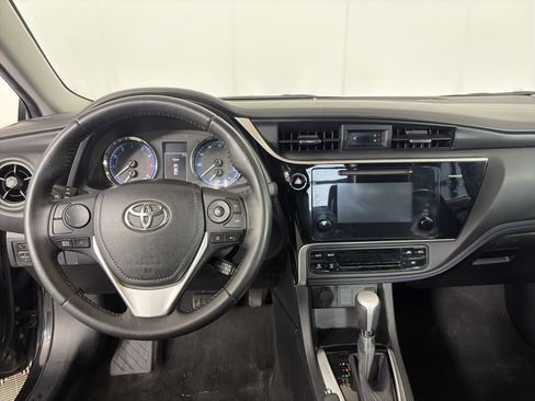 Used 2017 Toyota Corolla SE image 3