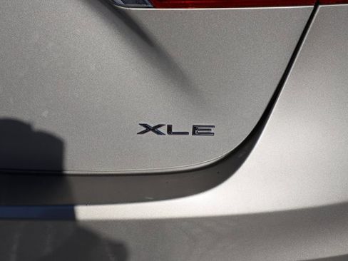 Used 2016 Toyota Avalon Limited image 47