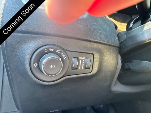 Used 2018 Jeep Compass Latitude w/ Popular Equipment Group AWD/4WD image 11