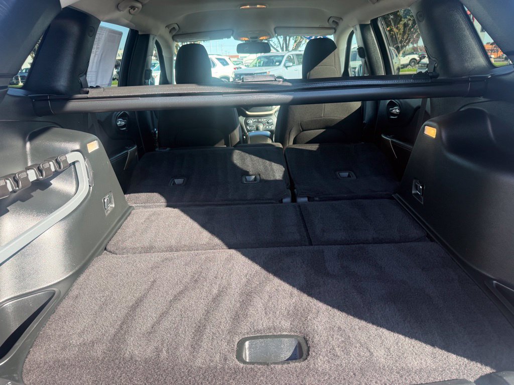 Used 2018 Jeep Cherokee Latitude w/ Safety Group AWD/4WD image 23