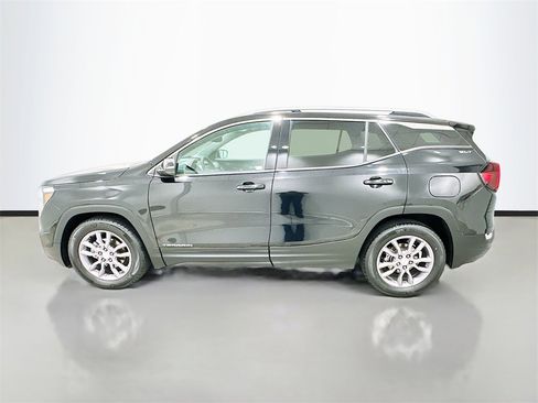 Used 2023 GMC Terrain SLT image 4