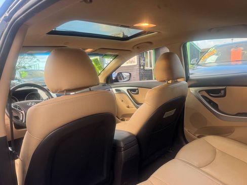 Used 2012 Hyundai Elantra Limited w/ Technology Pkg 5 image 9