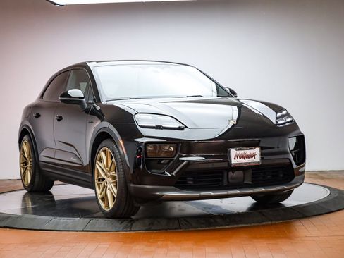 Used 2025 Porsche Macan Electric image 15